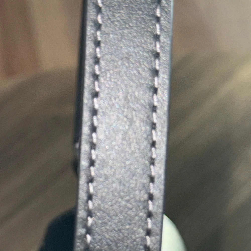 Authentic Coach Black leather shoulder bag BNWT suede interior with key to lock. - Picture 11 of 16